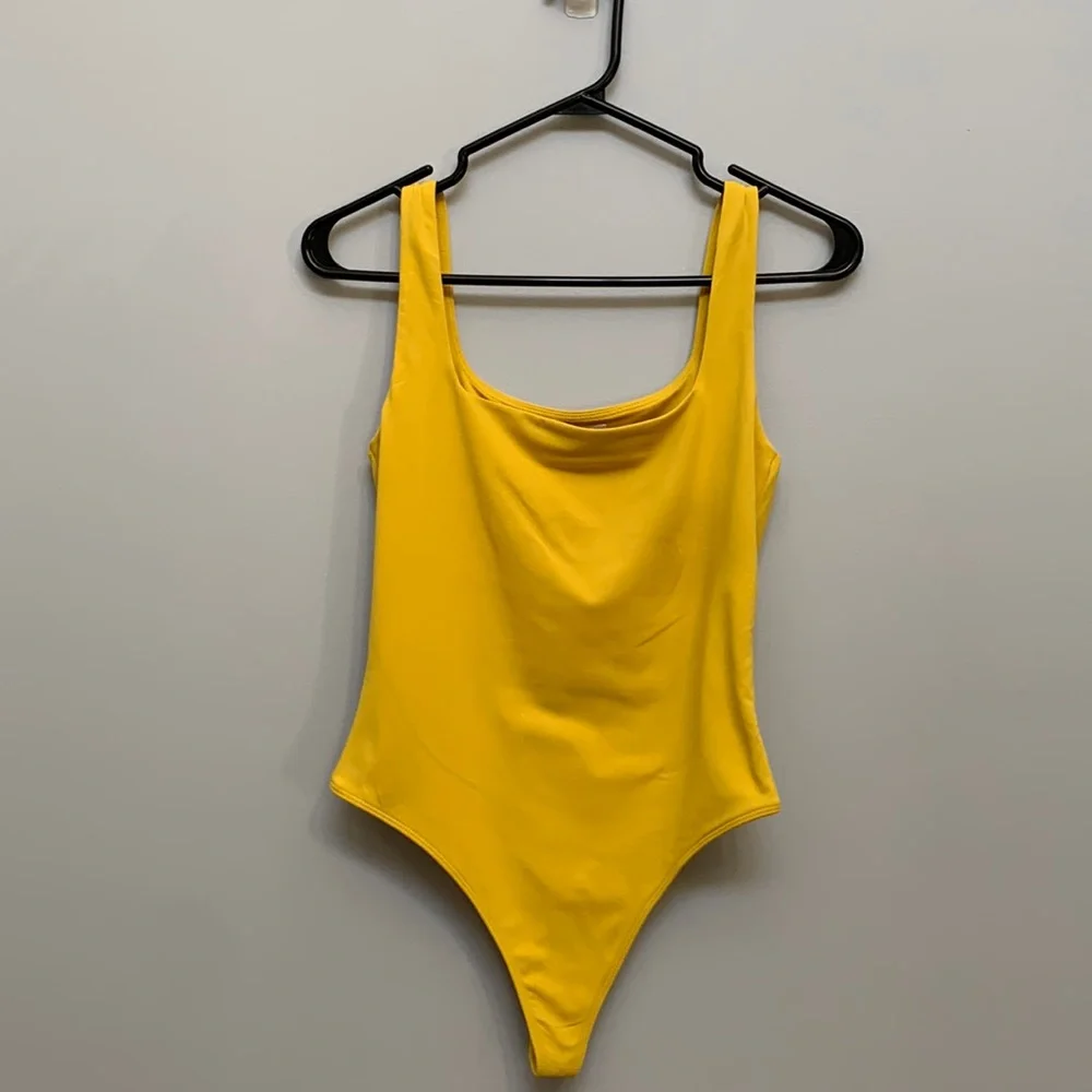 ❗️SOLD❗️Babaton Contour Bodysuit - Picture 4 of 8